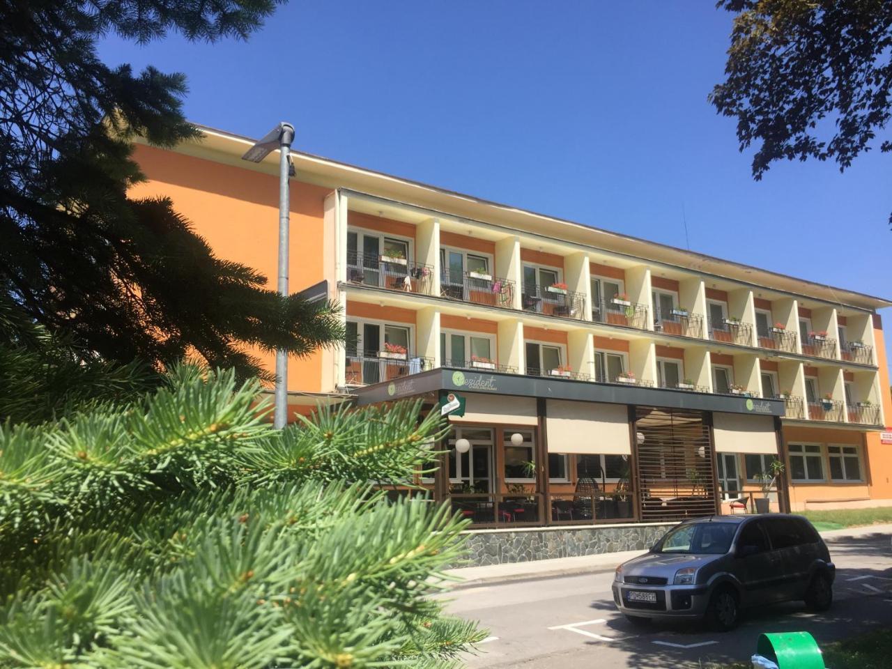 Hotel Rezident Turcianske Teplice Exterior photo